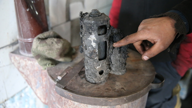 Diyarbakır'da, iş yerinde meydana gelen sobadaki patlama anı kamerada