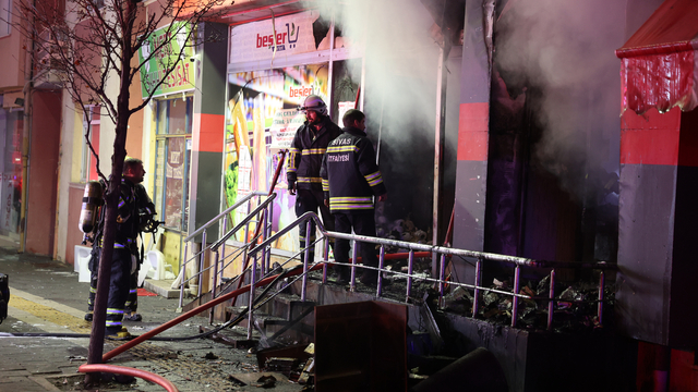 Sivas'ta markette çıkan yangın söndürüldü