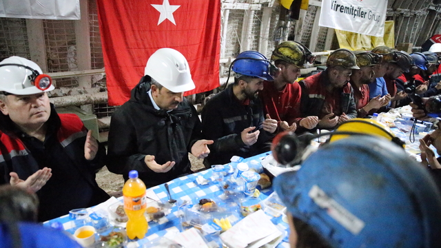 Edirne Valisi Sezer, madencilerle iftar yaptı: