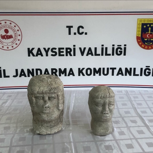 Kayseri'de tarihi eser olduğu değerlendirilen 2 heykel ele geçirildi