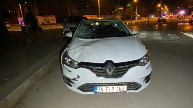 Otomobilin çarptığı kadın ağır yaralandı