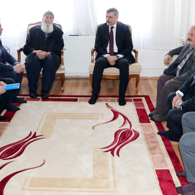 Çığda yaşamını yitiren 2 kişinin ailelerine AFAD'dan yardım