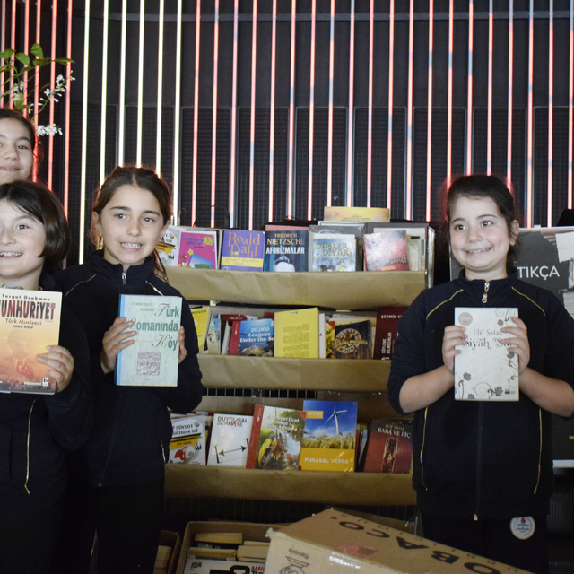 'Kitap getirene kahve bizden' diye başladı, 6 bin kitap toplandı