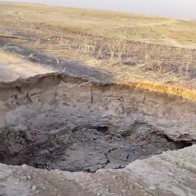 Aksaray'da 10 metre derinliğinde obruk oluştu