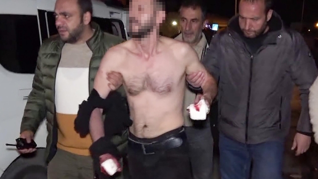 Eşi ile sevgilisi olduğunu iddia ettiği komşusunu yaralayan sanığa indirimli 15 yıl hapis