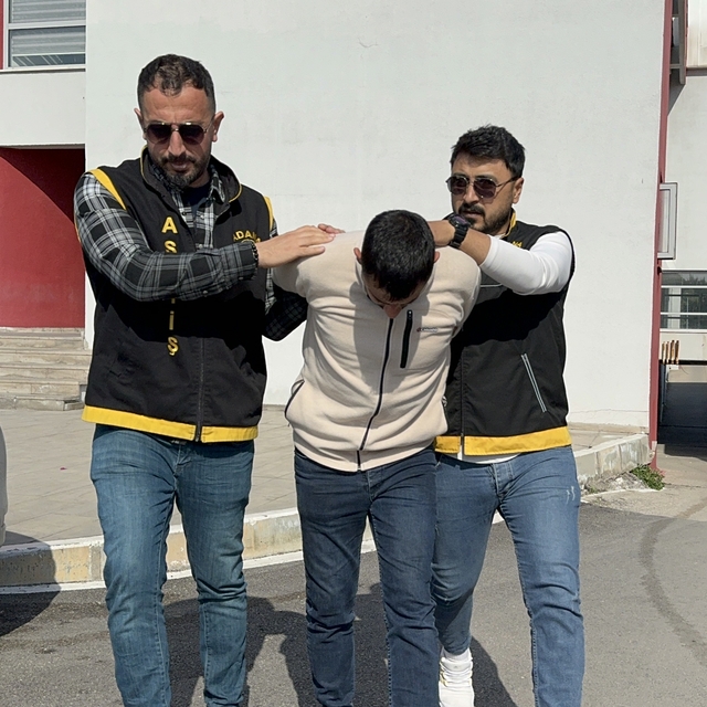 Adana'da bir kişinin tabancayla öldürülmesine ilişkin yakalanan zanlı tutuk...