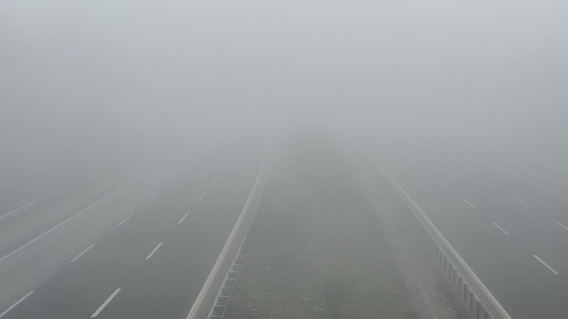 Anadolu Otoyolu'nun Düzce kesiminde sis görüş mesafesini düşürdü