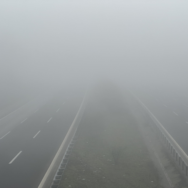 Anadolu Otoyolu'nun Düzce kesiminde sis görüş mesafesini düşürdü