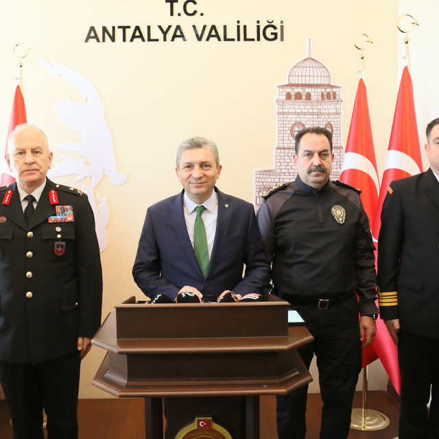 Antalya'da sokakta düğün, nişan, mevlit yasaklandı