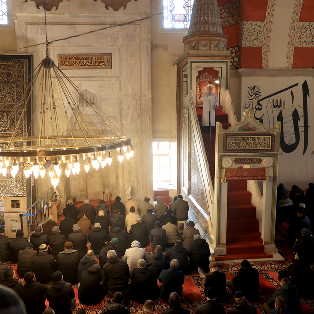 Edirne Eski Cami'de "kılıçla hutbe" geleneği asırlardır sürüyor