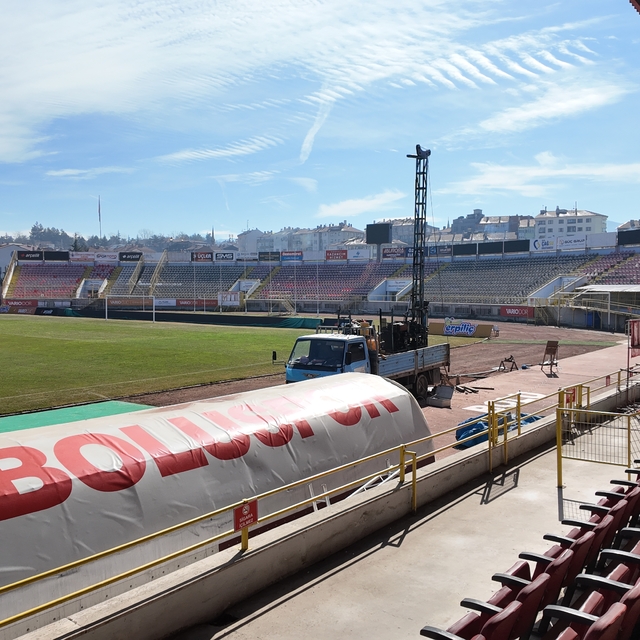 Kapatılan Bolu Atatürk Stadyumu'ndan karot örnekleri alınıyor