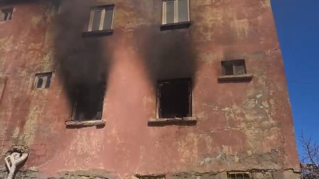 Siirt'te yangın çıkan daire, kullanılamaz hale geldi