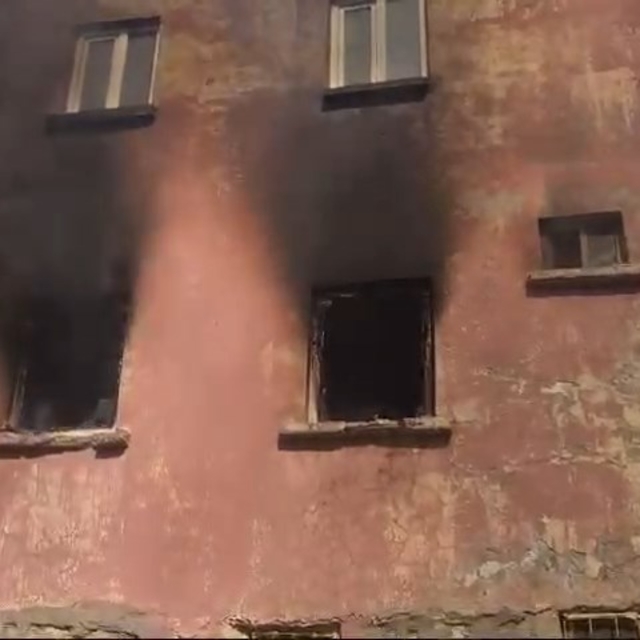 Siirt'te yangın çıkan daire, kullanılamaz hale geldi