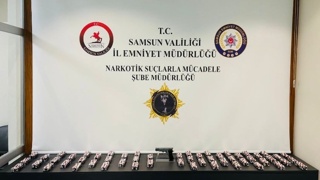 Samsun'da 2 bin 74 sentetik ecza hapı ele geçirildi