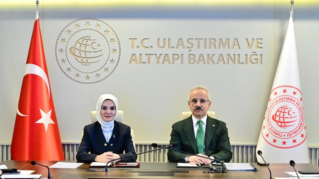 Bakanlar Göktaş ve Uraloğlu'ndan çocukların dijital güvenliğine ilişkin toplantı