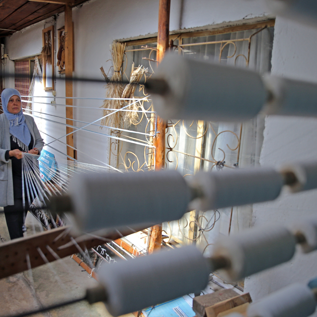 Muğlalı kadın dokuma ustası, ailesinin kuşaklardır sürdüğü geleneği geleceğ...