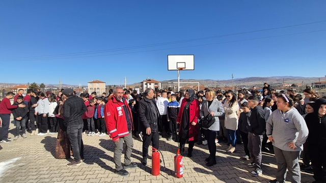 Bahşılı'da deprem ve yangın tatbikatı yapıldı