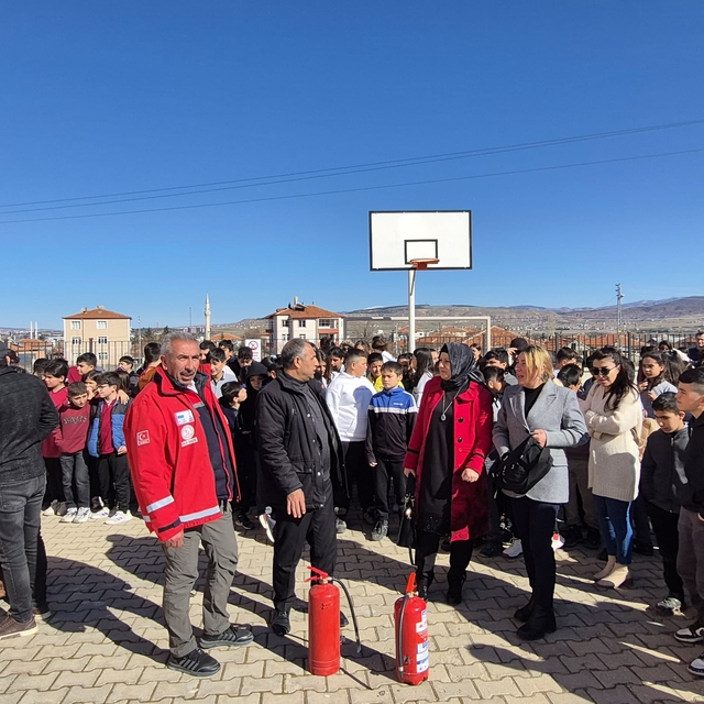 Bahşılı'da deprem ve yangın tatbikatı yapıldı