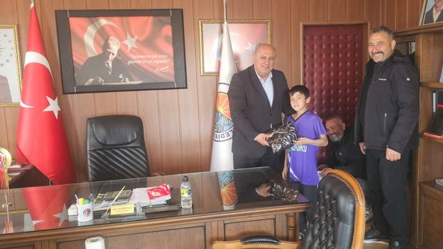 Sumbas Belediye Başkanı Demiroğlu, başarılı sporcuları ödüllendirdi