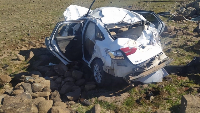 Şanlıurfa'da otomobil şarampole devrildi: 2 ölü, 1 yaralı