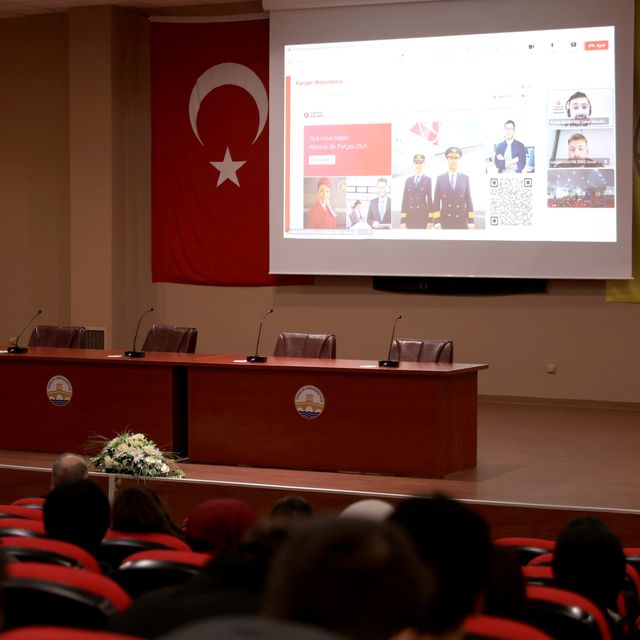 Trakya Üniversitesinde "Uçuş ve Ötesi" Konferansı düzenlendi