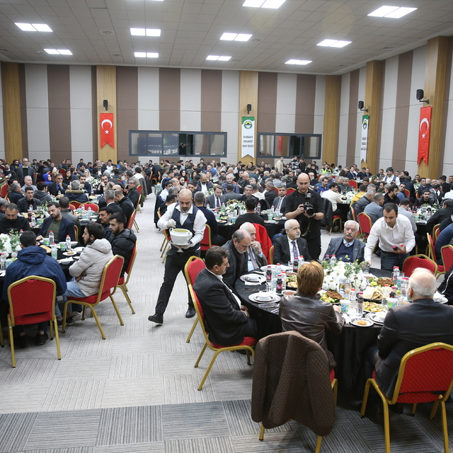 Diyarbakır Valisi Murat Zorluoğlu, sanayici ve iş insanlarıyla iftarda bulu...