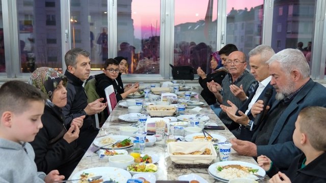 Karaman Valisi Çiçekli, şehit polis aileleriyle iftar yaptı