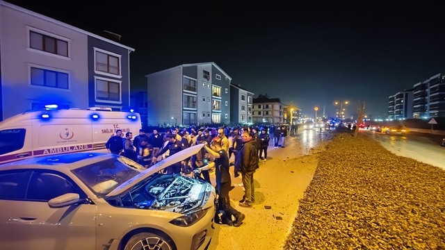 Bursa'da ehliyetsiz sürücünün de karıştığı zincirleme kazada 2 kişi yaralandı