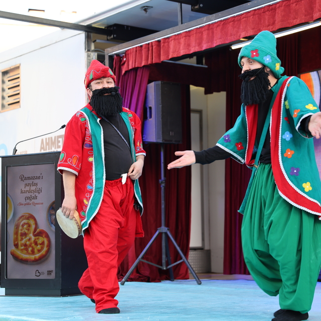 Sındırgı'da vatandaşlar iftarda buluştu