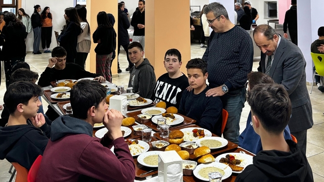 Ardahan'da Fen Lisesi öğrencileri iftarda buluştu