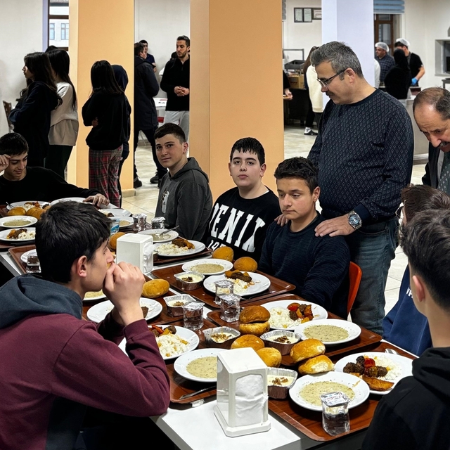 Ardahan'da Fen Lisesi öğrencileri iftarda buluştu
