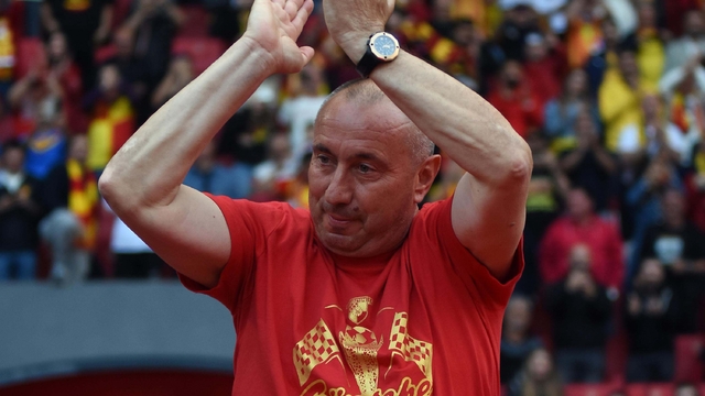 Göztepe'de Stoilov kupa koleksiyoneri