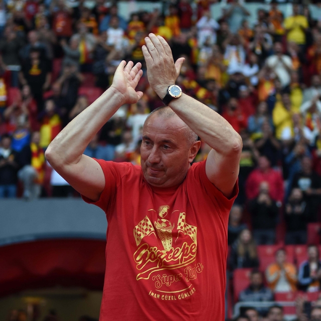 Göztepe'de Stoilov kupa koleksiyoneri