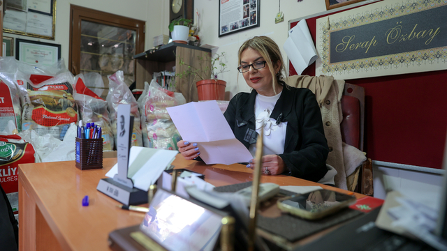 Gelin geldiği mahalledeki muhtarlık görevini 3 dönemdir sürdürüyor