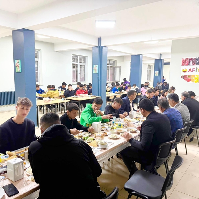 Kızıltepe Kaymakamı Abdullah Şahin öğrencilerle iftarda bir araya geldi