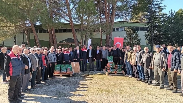 Niksar'da 80 çeşit yonca tohumu dağıtıldı