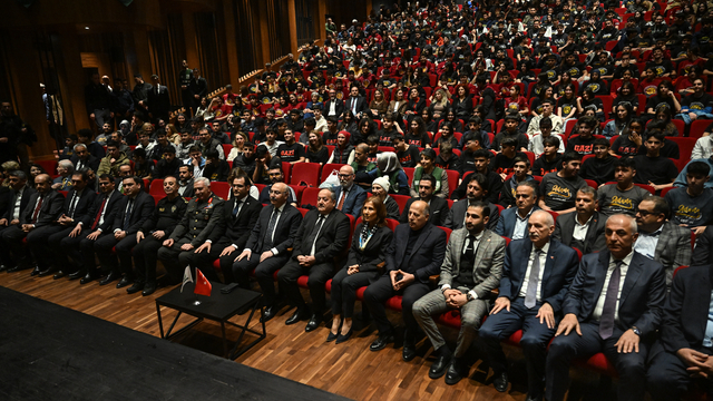 Adana Valisi Köşger, "Yeşil Sahne" söyleşisinin konuğu oldu