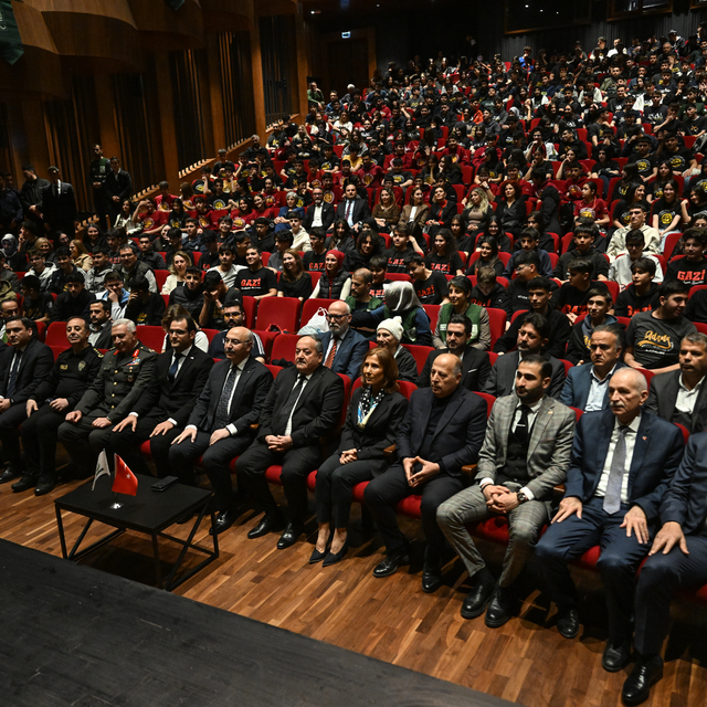 Adana Valisi Köşger, "Yeşil Sahne" söyleşisinin konuğu oldu