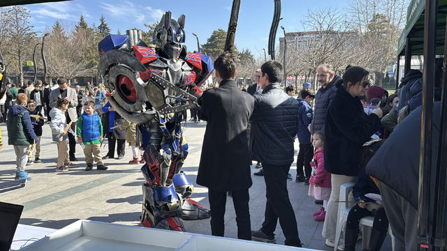 Bolu'da kurgusal karakterler, bilim şenliğinde "erik dalı" oynadı