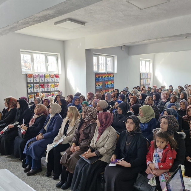 Sincik'te "Kadınların toplumdaki yeri" temalı konferans düzenlendi