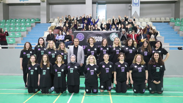 Bursa'da kadınlar Dünya Kadınlar Günü dolayısıyla dostluk maçı yaptı