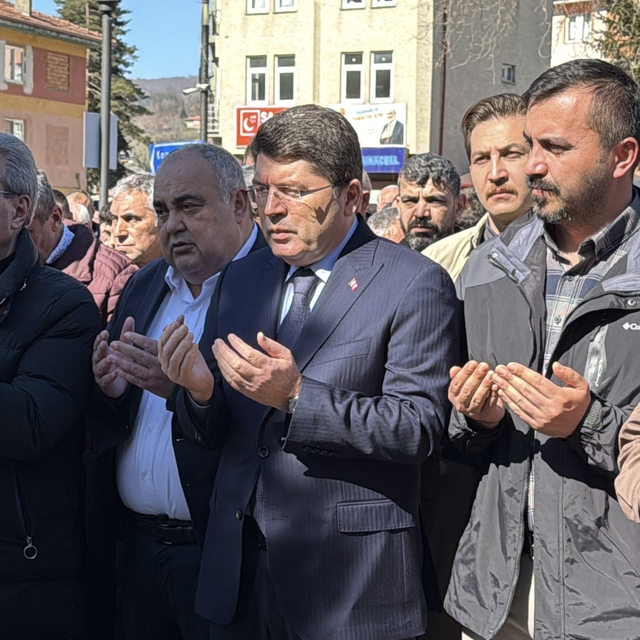 Bakan Tunç, Bartın'da eski belediye başkanının cenazesine katıldı