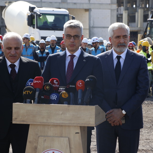 Bakan Memişoğlu: Koruyan, geliştiren ve üreten sağlık sistemini oluşturuyor...