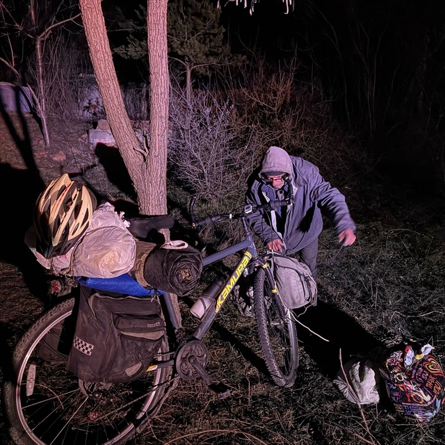 Samsun'da polis ekipleri çadırda kalan kişiyi otele yerleştirdi