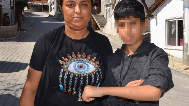 'Öğrencisinin kolunu morartıp, karnına ayağıyla bastı' iddiasına inceleme