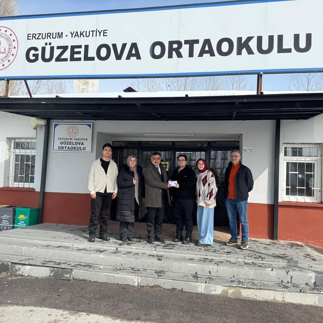 Atatürk Üniversitesi öğrencilerinden ihtiyaç sahibi çocuklara kıyafet yardı...