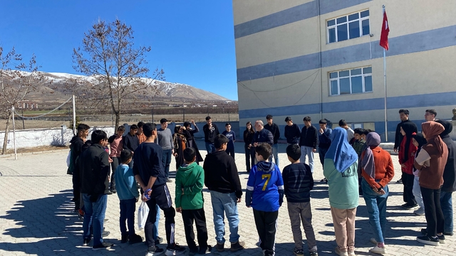 Baskil'de iki okulda deprem tatbikatı yapıldı