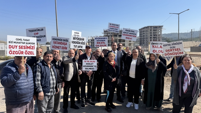 İzmir'de kentsel dönüşüm projesi hak sahipleri eylem yaptı