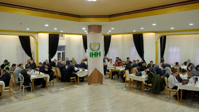 Mardin'de yetim ve aileleri İHH'nın "kardeşlik iftarı"nda bir araya geldi