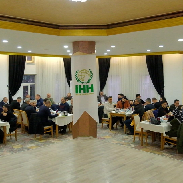 Mardin'de yetim ve aileleri İHH'nın "kardeşlik iftarı"nda bir araya geldi